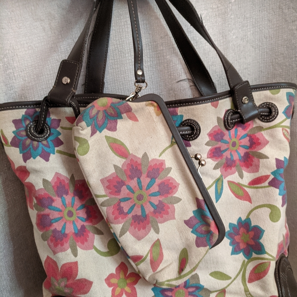 Large Liz Claiborne tote with wristlet